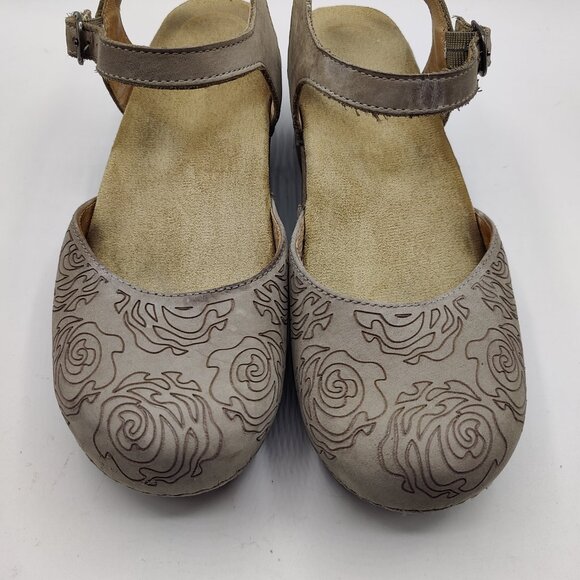 Dansko womens 40 9.5-10 Gray Sam Leather Floral Embossed Leather Clog Sandals - Picture 10 of 13